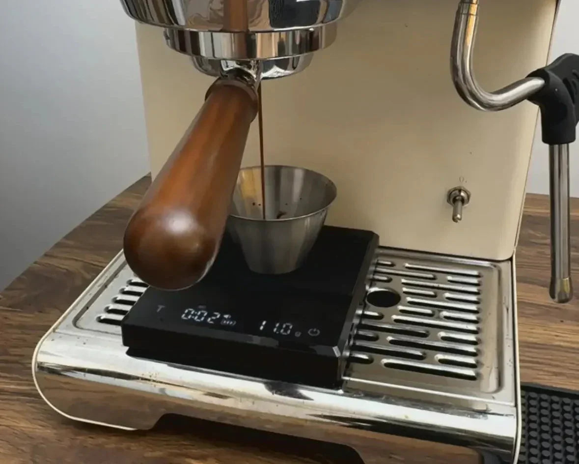 espresso scale showing coffee yield during extraction